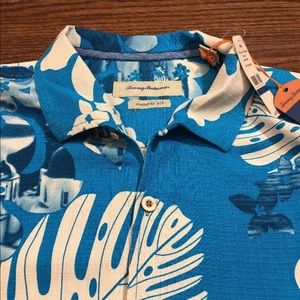 Men’s size XL tommy Bahama Hawaiian shirt blue